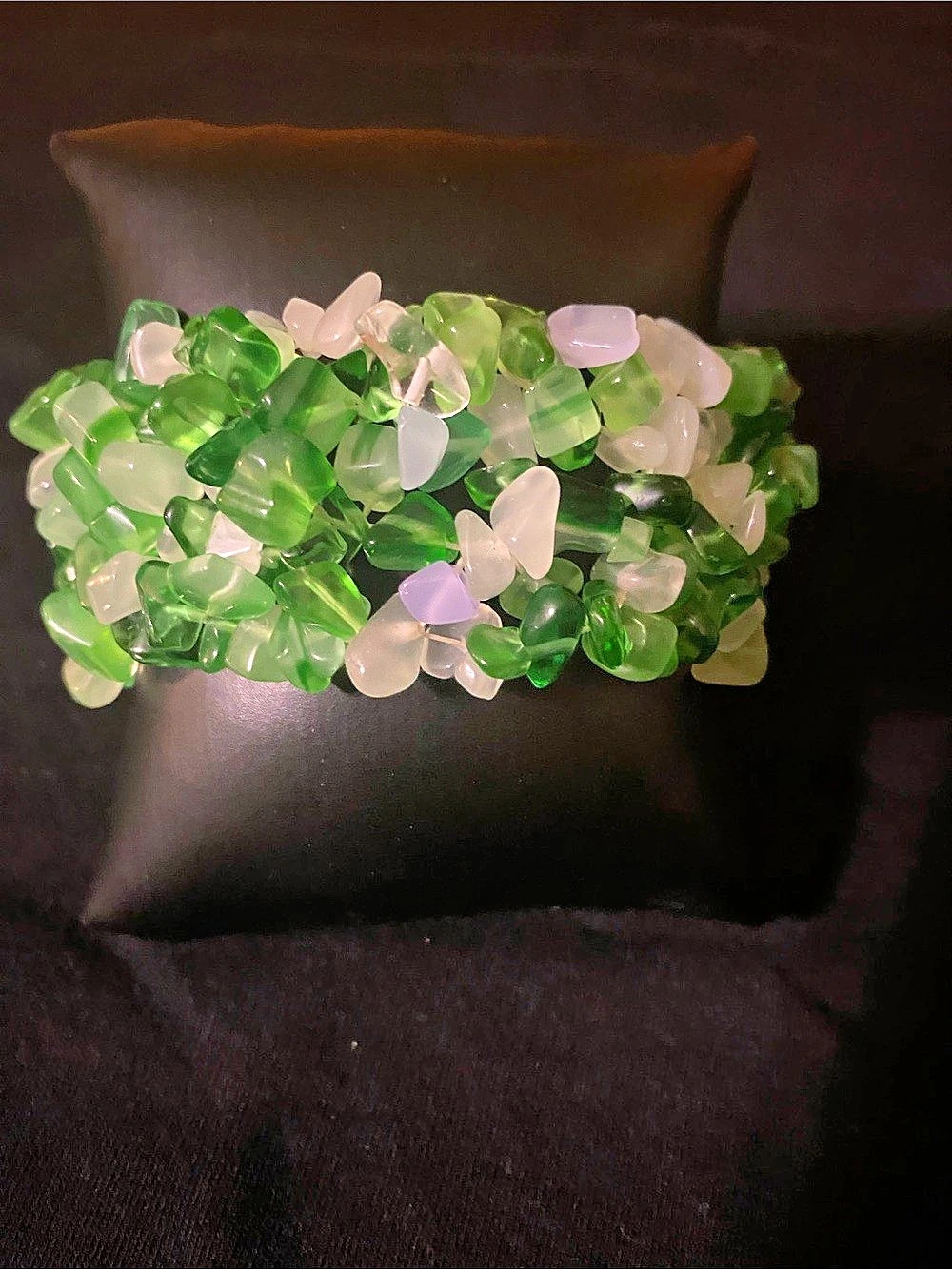 Green & White Chip Bead Stretched Bracelet